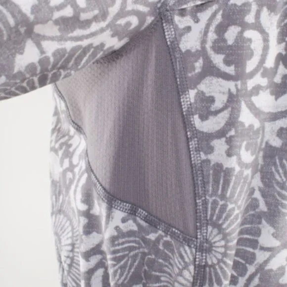 (2475) LULULEMON Run: Travel To Track Jacket *Print Sz 10/12 P2P=17.5" **LOVED** - Picture 4 of 10